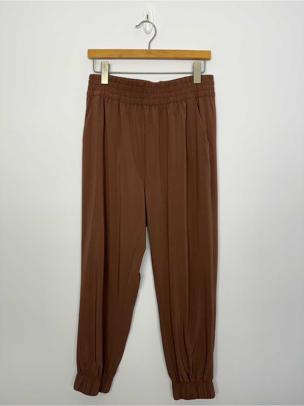 84: Vuori Villa Jogger Hazelnut? Size Large 25” inseam